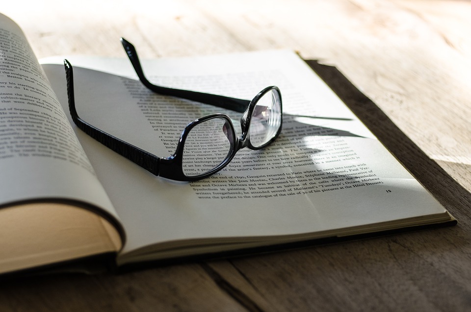 book-eyeglass